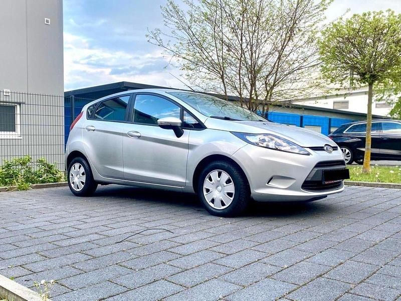 Gebraucht Ford Fiesta 60 PS (44 kW) 2011 Grau Kleinwagen