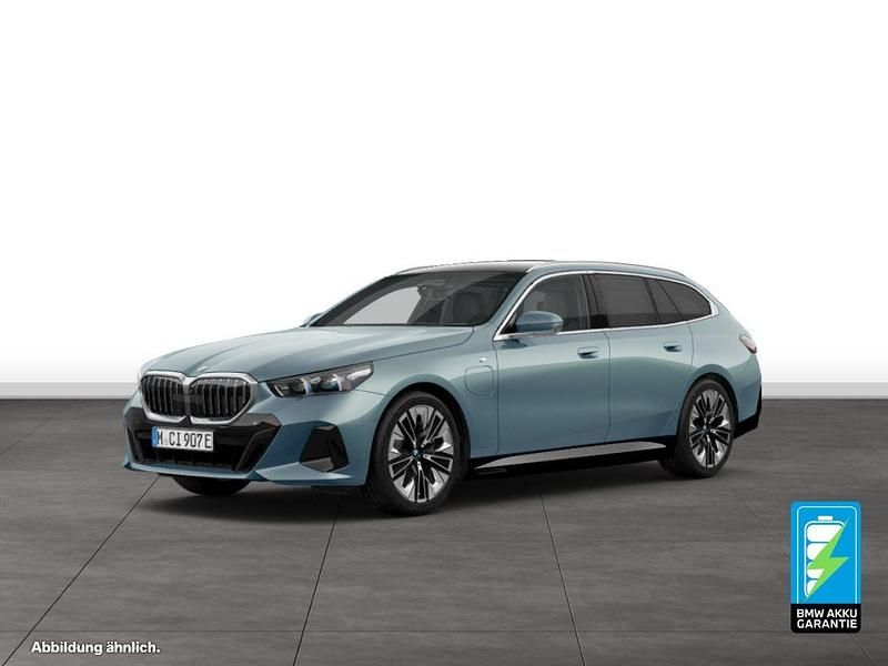 Gebraucht BMW 550e M Sport 489 PS (359 kW) 2025 Grün Kombi
