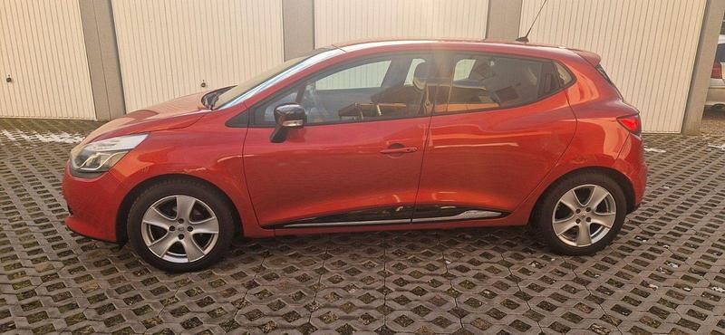 Gebraucht Renault Clio IV 90 PS (66 kW) 2013 Rot Kleinwagen