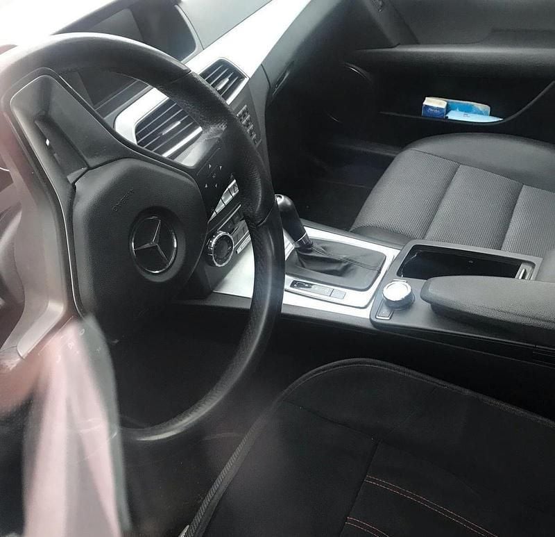 Second-hand Mercedes C180 156 CP (114 kW) 2012 Negru Berlinǎ