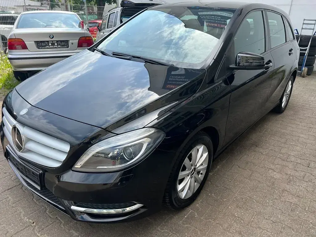 Gebraucht Mercedes B220 170 PS (125 kW) 2014 Schwarz Kleinwagen
