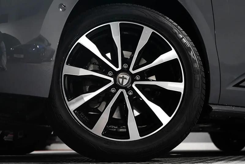 Neu VW Multivan Edition 245 PS (180 kW) 2025 Puregrey Van