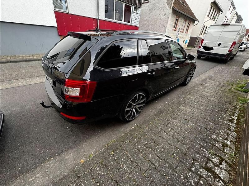 Gebraucht Skoda Octavia Ambition 150 PS (110 kW) 2014 Schwarz Kleinwagen
