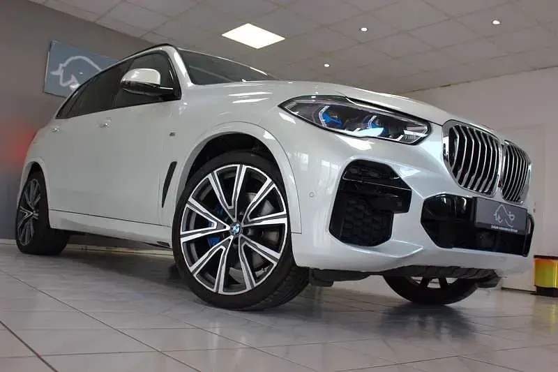 Gebraucht BMW X5 M Sport 286 PS (210 kW) 2023 Mineralweiss met SUV