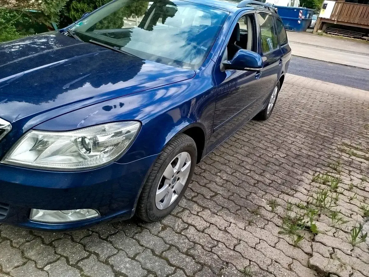 Gebraucht Skoda Octavia 140 PS (102 kW) 2011 Blau Kombi