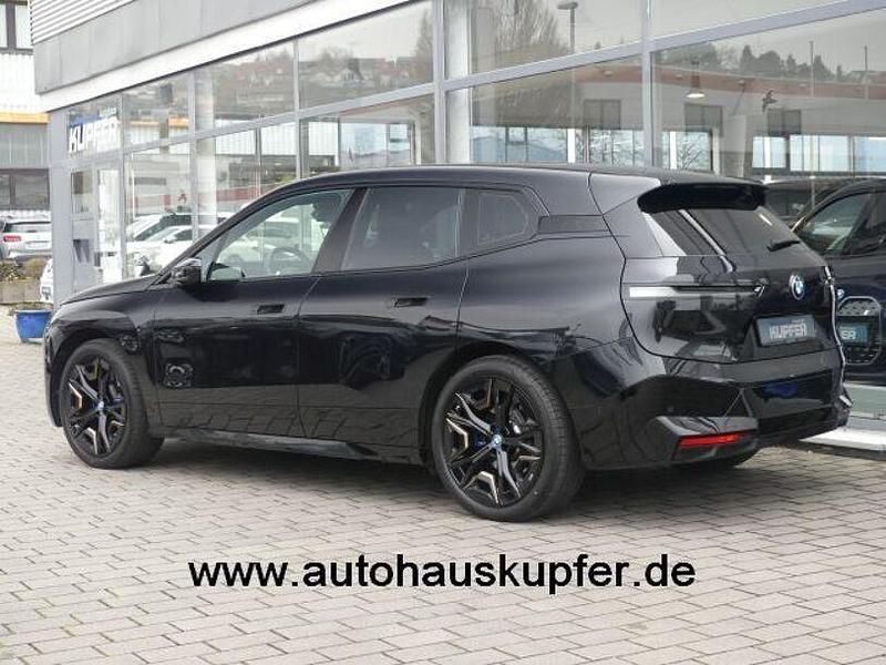 Gebraucht BMW iX Performance 384 kW (523 PS) 2024 Saphirschwarz SUV