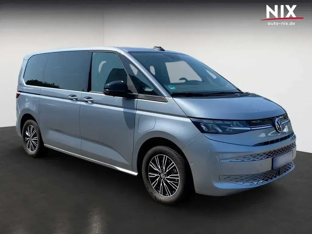 Gebraucht VW Multivan Life 177 PS (130 kW) 2024 Silber Van / Kleinbus