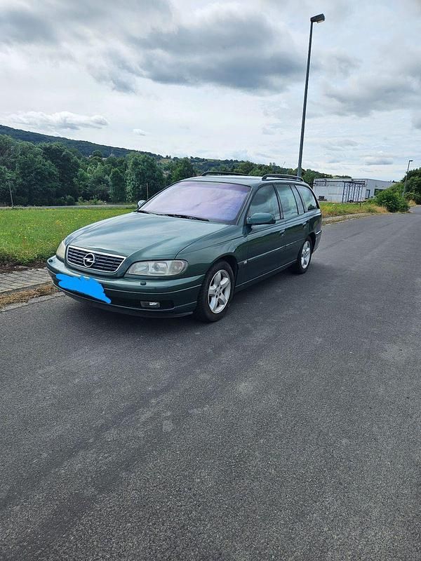 Grün Gebraucht 2001 Opel Omega Kombi | 3.400 € - Bild 1/4