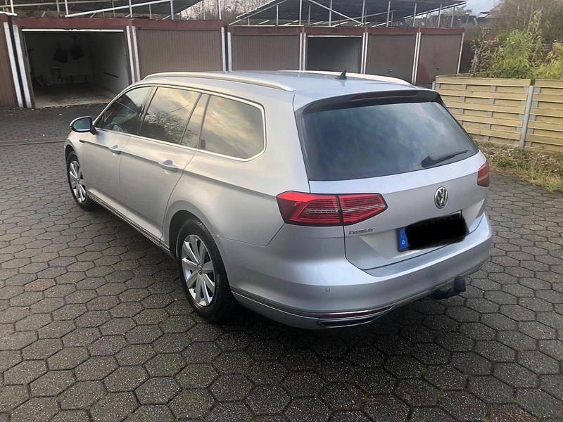 Silber Gebraucht 2018 VW Passat Kombi | 11.699 € (Superpreis) - Bild 1/4