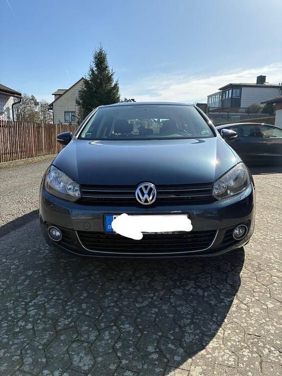 Gebraucht VW Golf VI Highline 122 PS (89 kW) 2011 Blau Kleinwagen