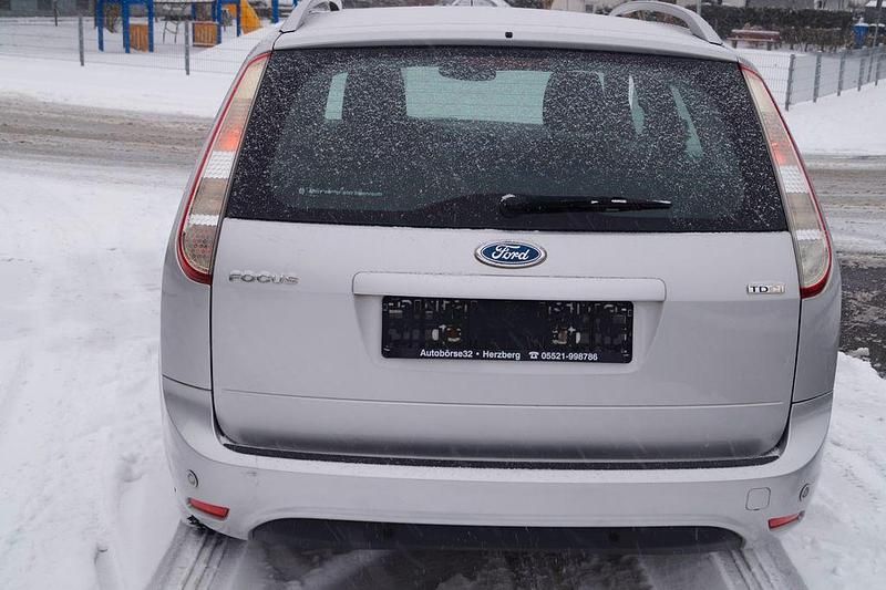 Gebraucht Ford Focus Style 109 PS (80 kW) 2008 Silber Limousine