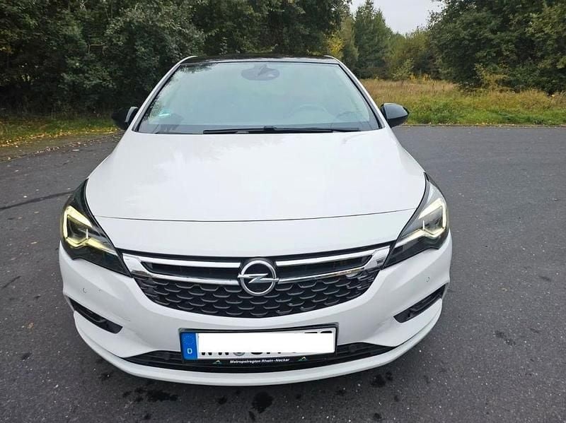 Weiß Gebraucht 2019 Opel Astra Ultimate Limousine | 9.000 € (Superpreis) - Bild 1/4