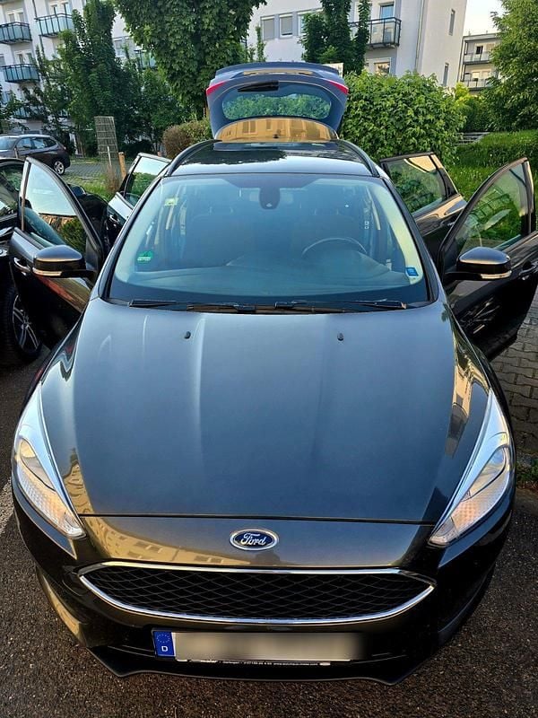 Gebraucht Ford Focus 125 PS (91 kW) 2016 Andere farben Limousine