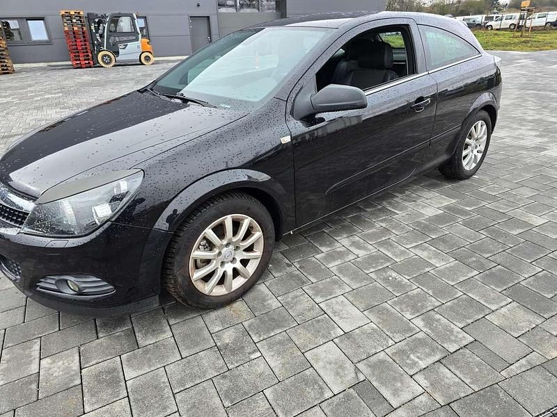 Gebraucht Opel Astra Innovation 116 PS (85 kW) 2009 Saphirschwarz mi2 Kleinwagen