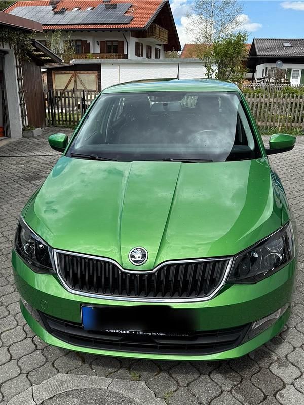 Grün Gebraucht 2017 Skoda Fabia Ambition Limousine | 11.500 € (Fairer Preis) - Bild 1/4