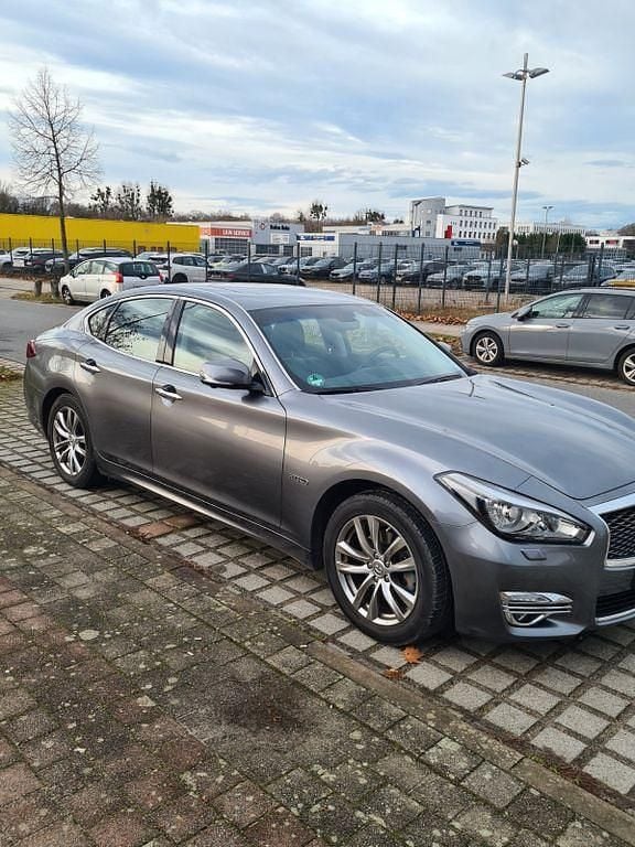 Grau Gebraucht 2017 Infiniti Q70 Premium Limousine | 21.900 € - Bild 1/4