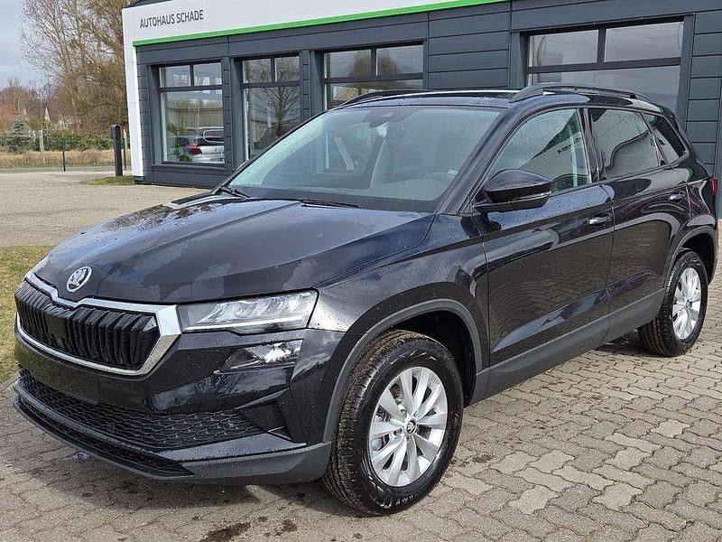 Neu Skoda Karoq Selection 150 PS (110 kW) 2025 Black magic perleffekt SUV