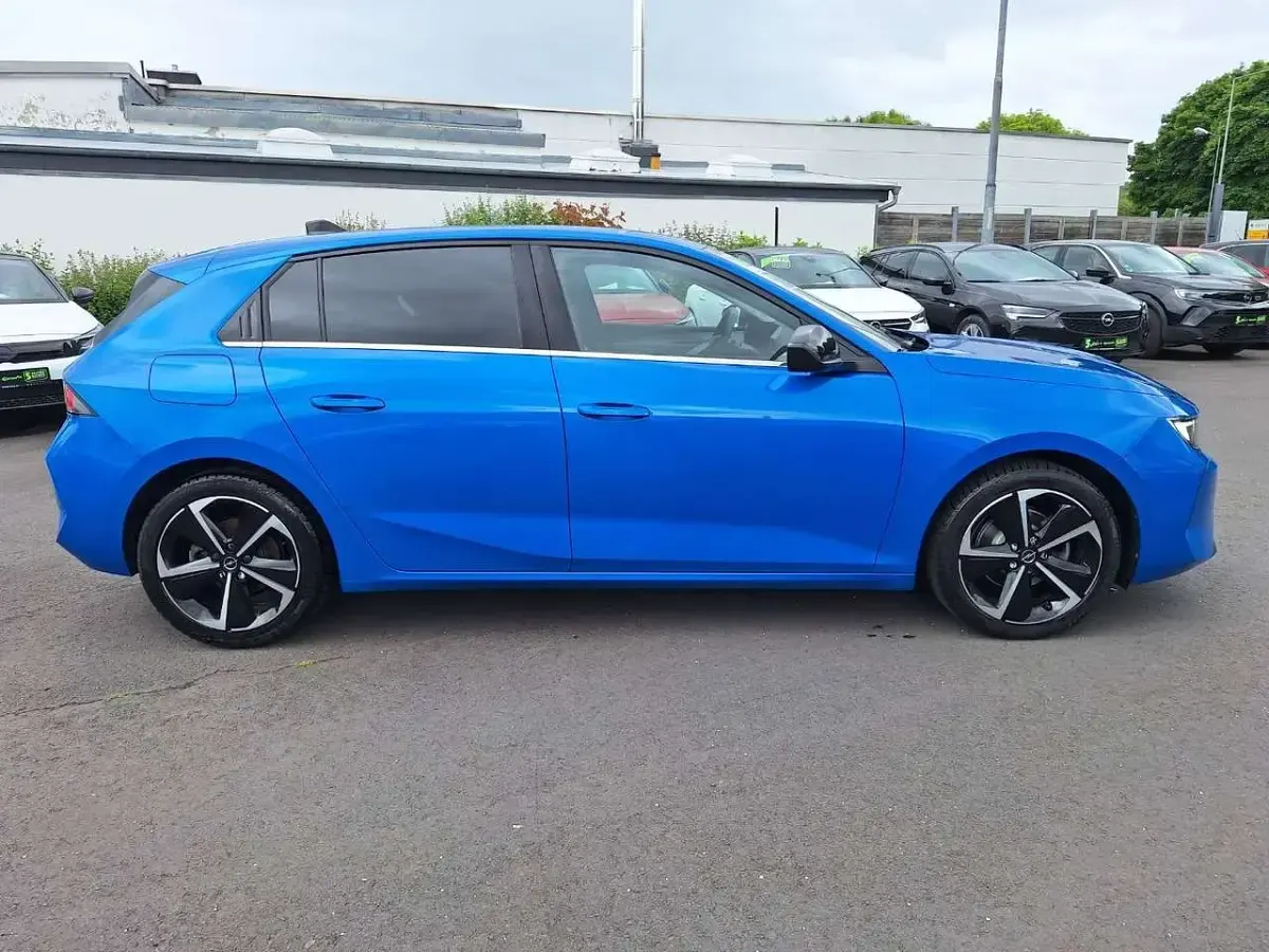 Gebraucht Opel Astra Elegance 131 PS (96 kW) 2023 Kobalt blau Kleinwagen