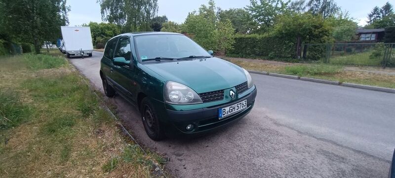Rot Gebraucht 2002 Renault Clio II Limousine | 980 € (Guter Preis) - Bild 1/4