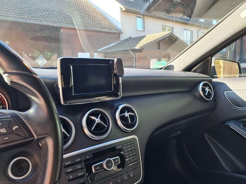 Gebraucht Mercedes A180 122 PS (89 kW) 2014 Grau Limousine