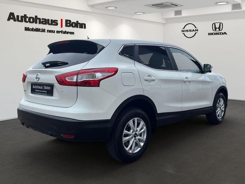 Gebraucht Nissan Qashqai N-Connecta 163 PS (119 kW) 2016 Weiß SUV