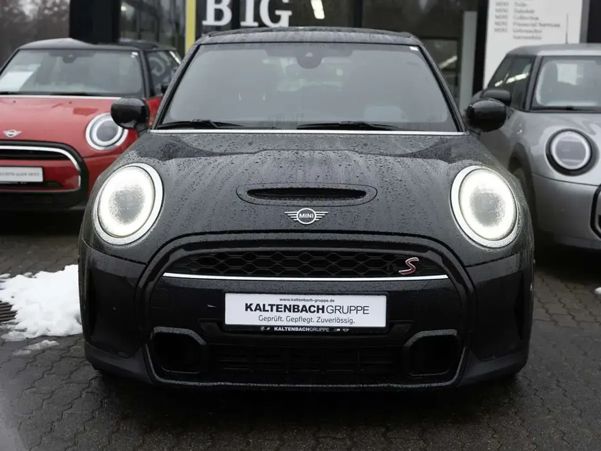 Używany Mini Cooper S Classic 178 KM (130 kW) 2022 Czarny Hatchback
