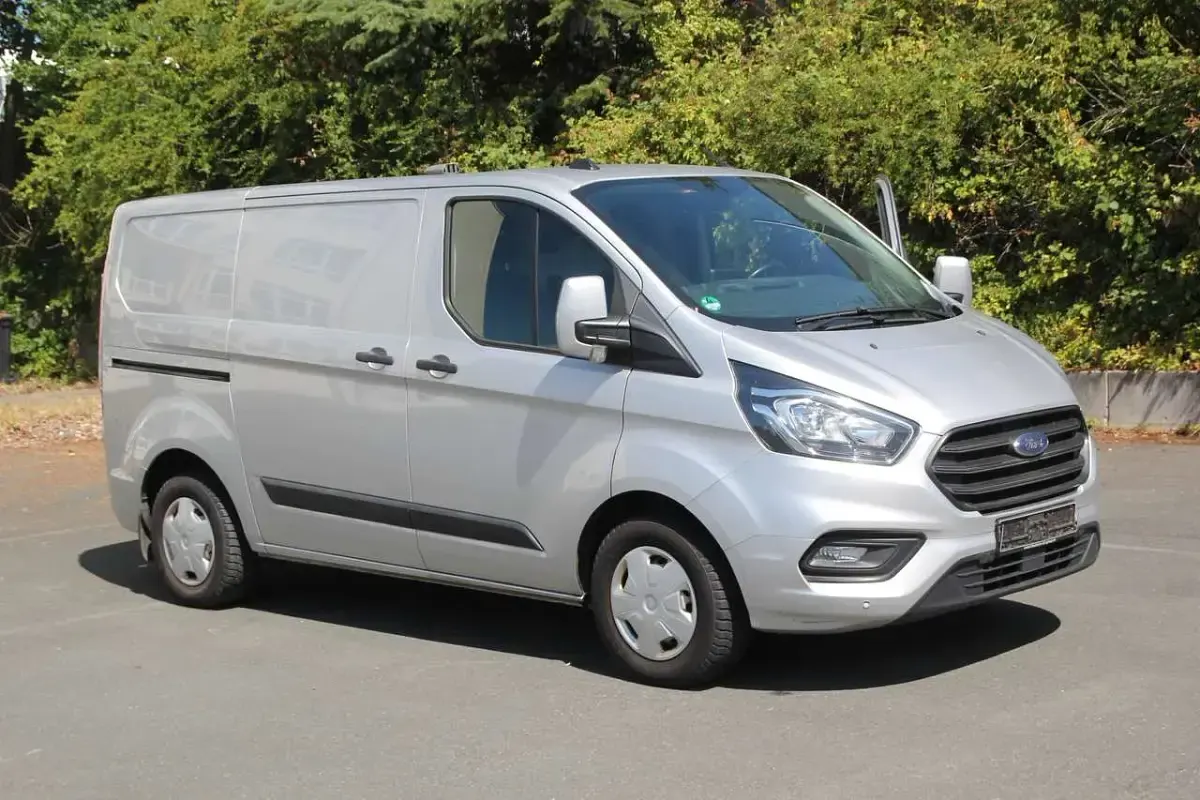 Gebraucht Ford Transit Custom 131 PS (96 kW) 2020 Polarsilber metallic Van