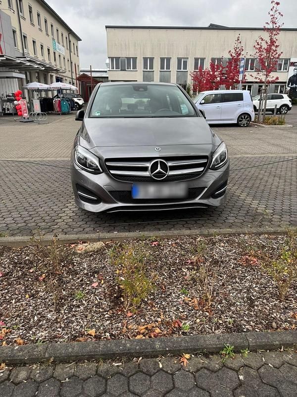 Gebraucht Mercedes B220 177 PS (130 kW) 2017 Grau Van / Kleinbus