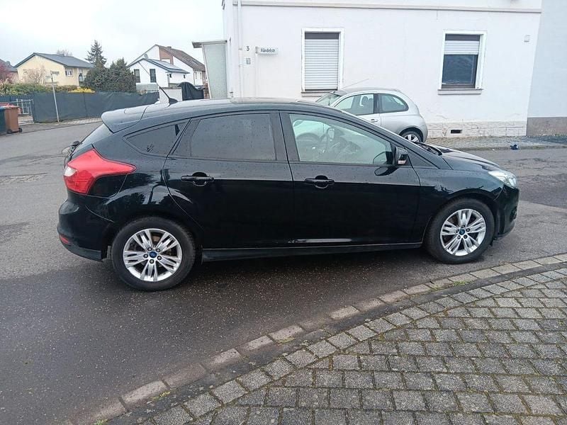 Gebraucht Ford Focus Trend 150 PS (110 kW) 2011 Schwarz Limousine