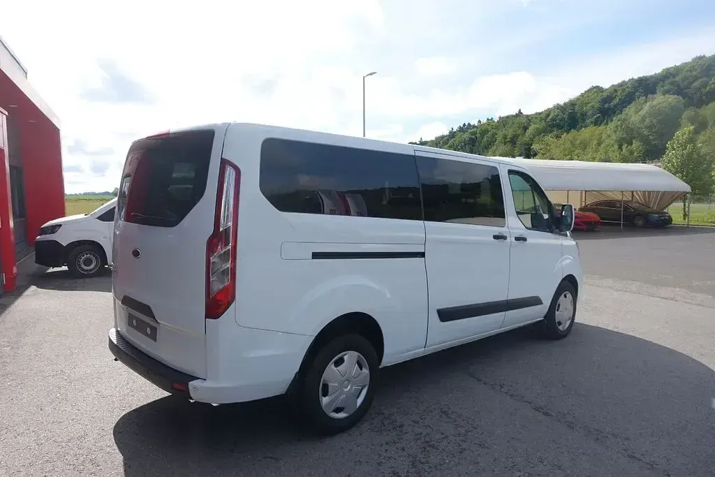 Używany Ford Transit Trend 105 KM (77 kW) 2022 Biały Kombi
