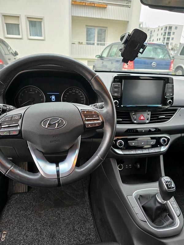 Gebraucht Hyundai i30 140 PS (102 kW) 2020 Weiß Limousine