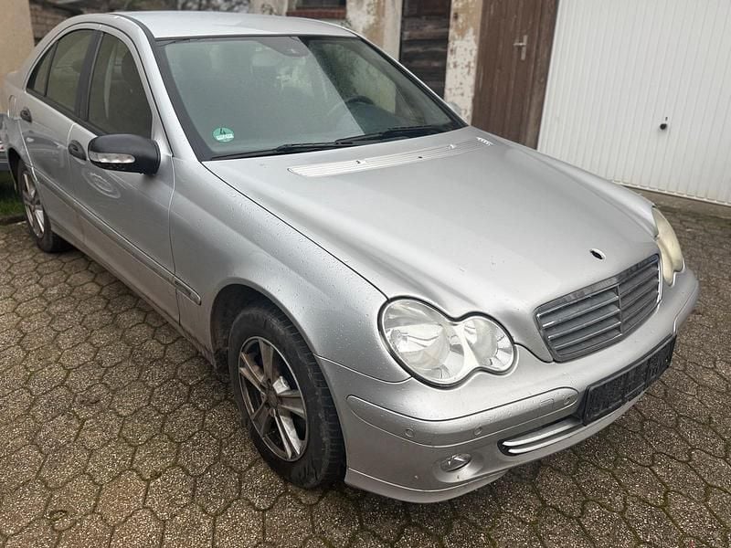 Grau Gebraucht 2005 Mercedes C180 Limousine | 2.200 € (Guter Preis) - Bild 1/4