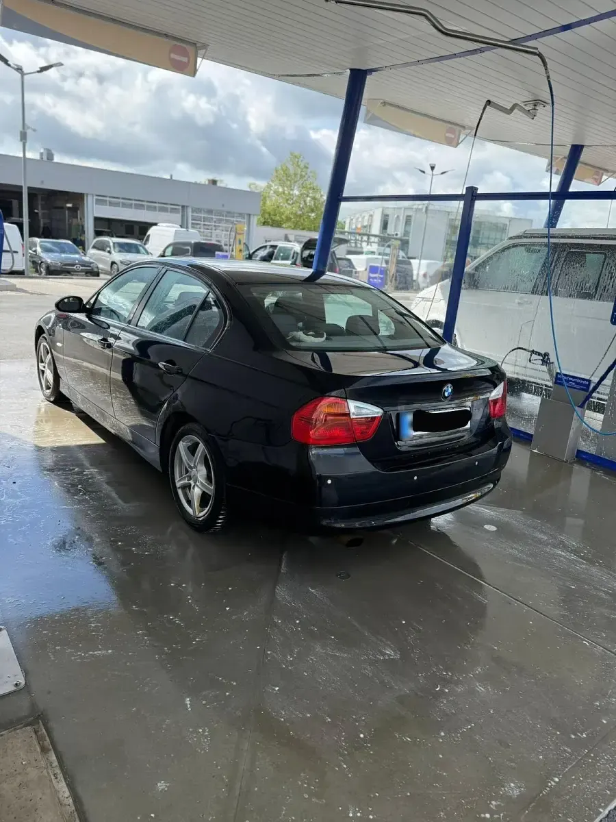 Gebraucht BMW 318 129 PS (94 kW) 2007 Schwarz Limousine