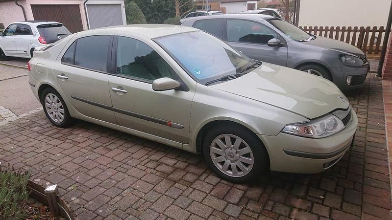 Beige Gebraucht 2001 Renault Laguna II Limousine | 1.650 € (Fairer Preis) - Bild 1/4