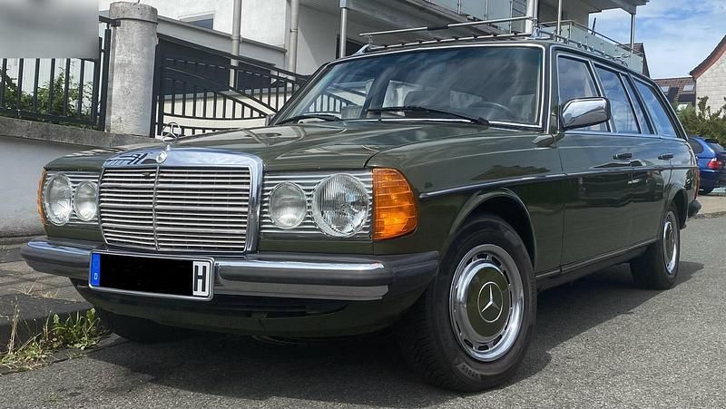 Grün Gebraucht 1980 Mercedes 240 Kombi | 18.980 € - Bild 1/4