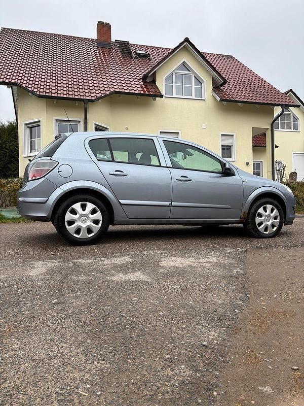 Gebraucht Opel Astra 116 PS (85 kW) 2008 Grau Limousine