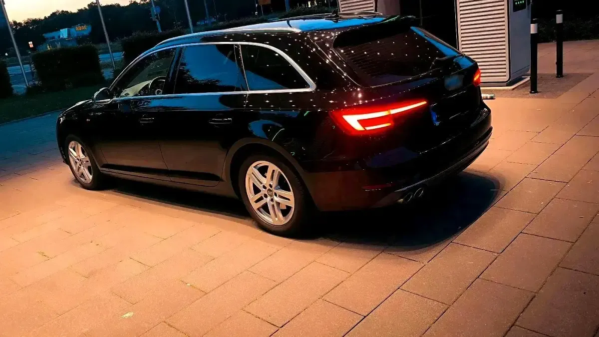 Second-hand Audi A4 S-Line 190 CP (139 kW) 2017 Negru Break