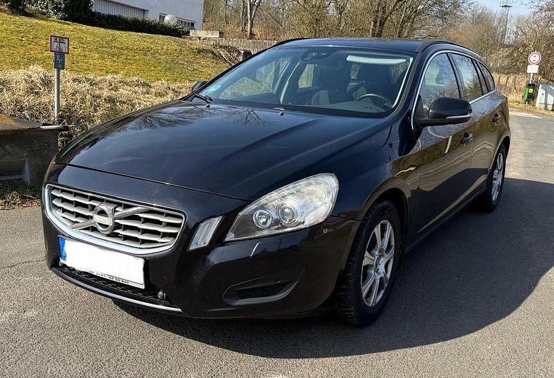 Schwarz Gebraucht 2012 Volvo V60 Kombi | 7.490 € (Fairer Preis) - Bild 1/4