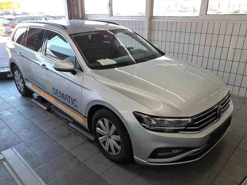 Gebraucht VW Passat Business 150 PS (110 kW) 2020 Reflexsilber metallic Kombi