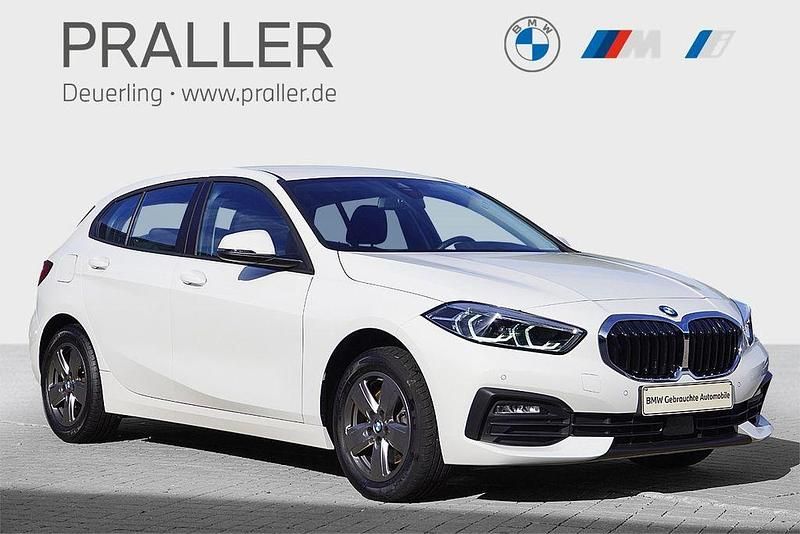 Weiß Gebraucht 2022 BMW 118 Advantage Kleinwagen | 20.950 € (Guter Preis) - Bild 1/4