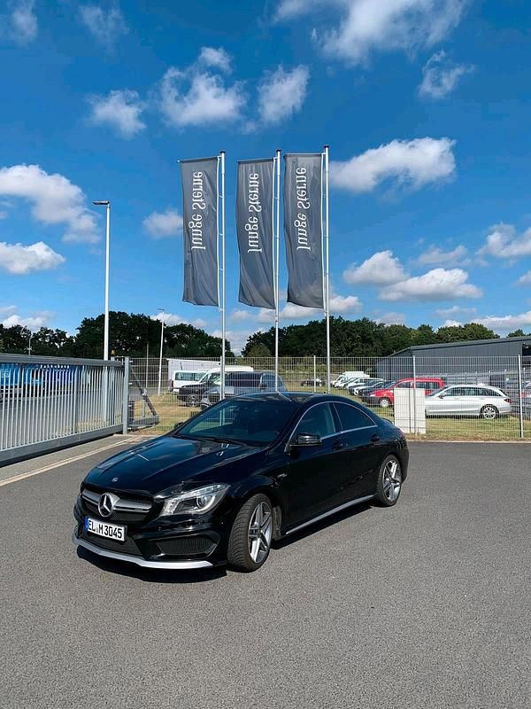 Schwarz Gebraucht 2016 Mercedes CLA45 AMG AMG Limousine | 21.500 € (Guter Preis) - Bild 1/4