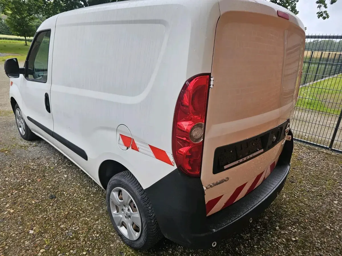 Gebraucht Opel Combo 95 PS (69 kW) 2017 Weiß Van / Kleinbus