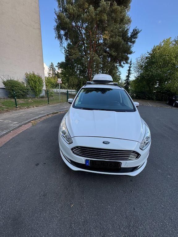 Weiß Gebraucht 2016 Ford Galaxy Business Edition Van / Kleinbus | 11.000 € (Etwas zu teuer) - Bild 1/4