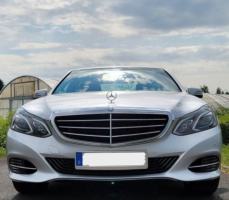 Silber Gebraucht 2015 Mercedes E200 Edition Limousine | 18.500 € (Fairer Preis) - Bild 1/4