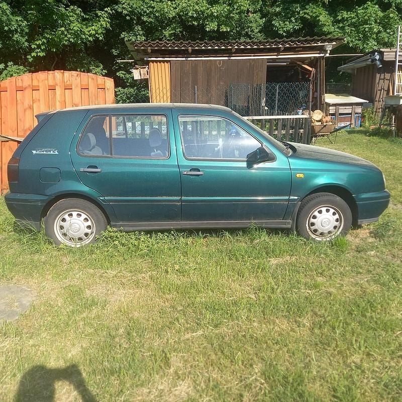 Gebraucht VW Golf III 75 PS (55 kW) 1996 Grün Kleinwagen