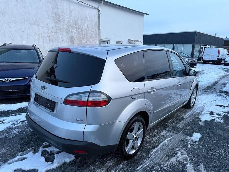 Gebraucht Ford S-MAX Titanium 140 PS (102 kW) 2009 Silber Van / Kleinbus