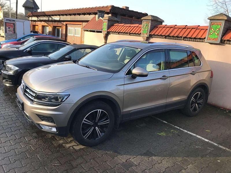 Gebraucht VW Tiguan Highline 150 PS (110 kW) 2016 Titanium beige metallic SUV