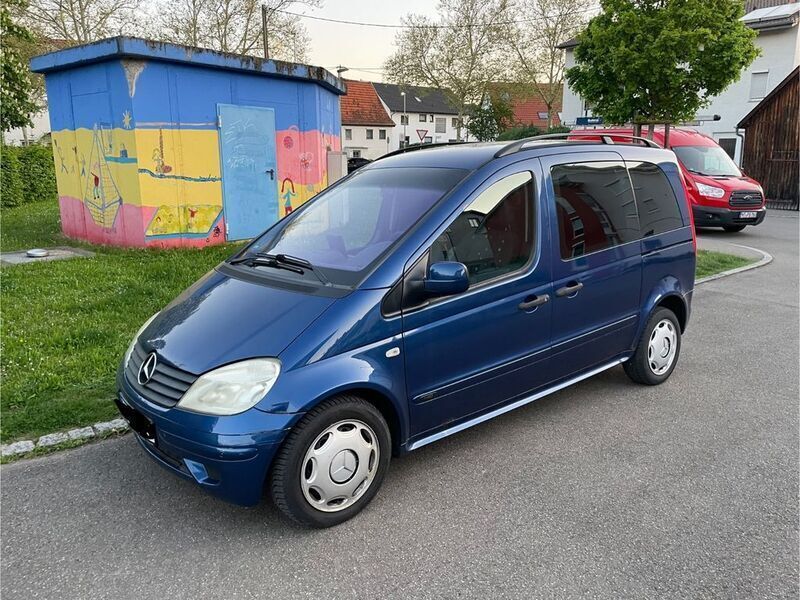 Blau Gebraucht 2002 Mercedes Vaneo Van / Kleinbus | 1.750 € (Guter Preis) - Bild 1/4