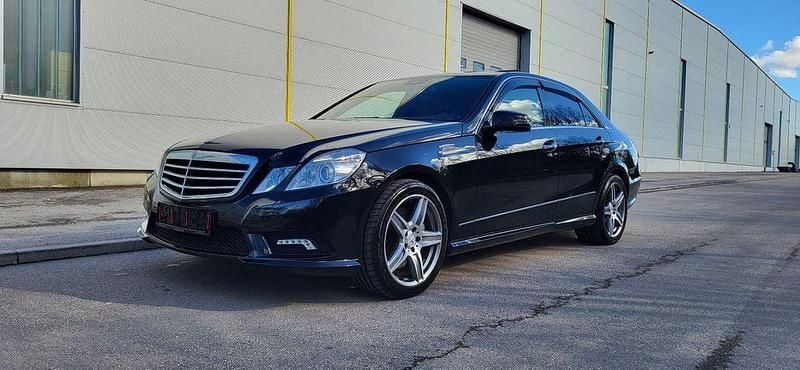 Gebraucht Mercedes E500 AMG 387 PS (284 kW) 2009 Schwarz Limousine
