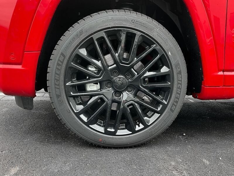 Gebraucht Jeep Compass Altitude 131 PS (96 kW) 2024 Rot SUV